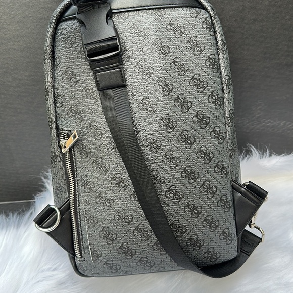 New GUESS Men’s Bag - Picture 8 of 13